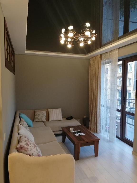 Mamuka House room 1