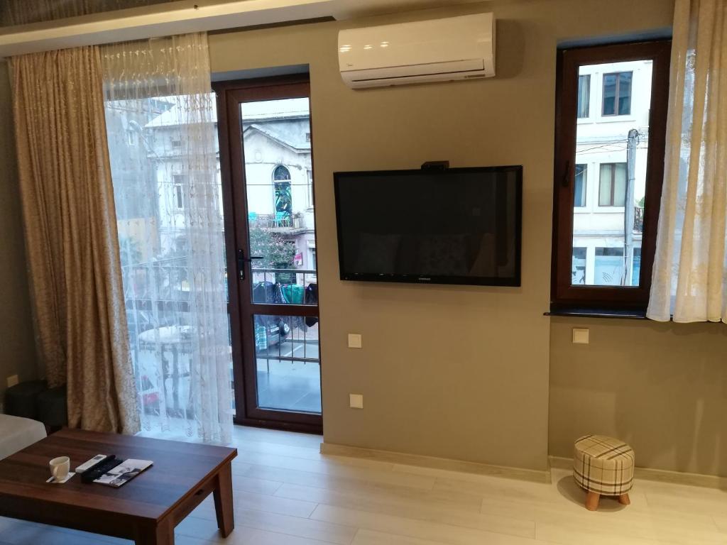 Mamuka House room 3